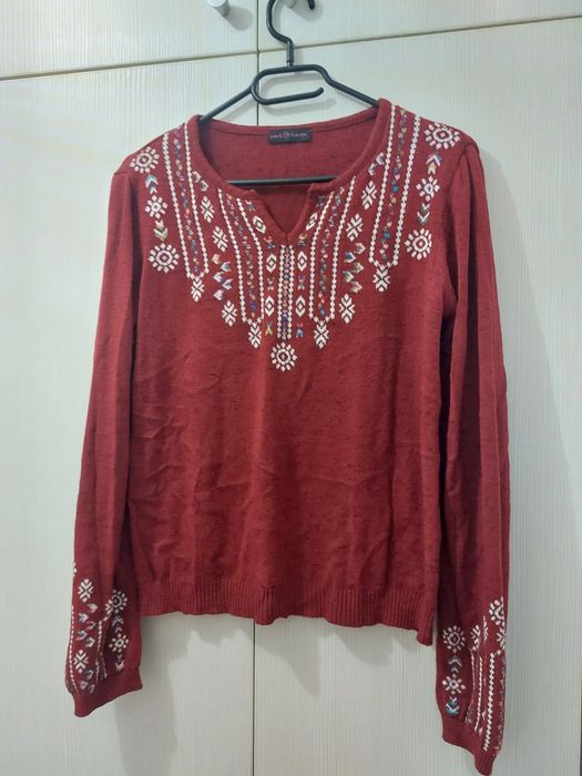 Bluza cu motive traditionale