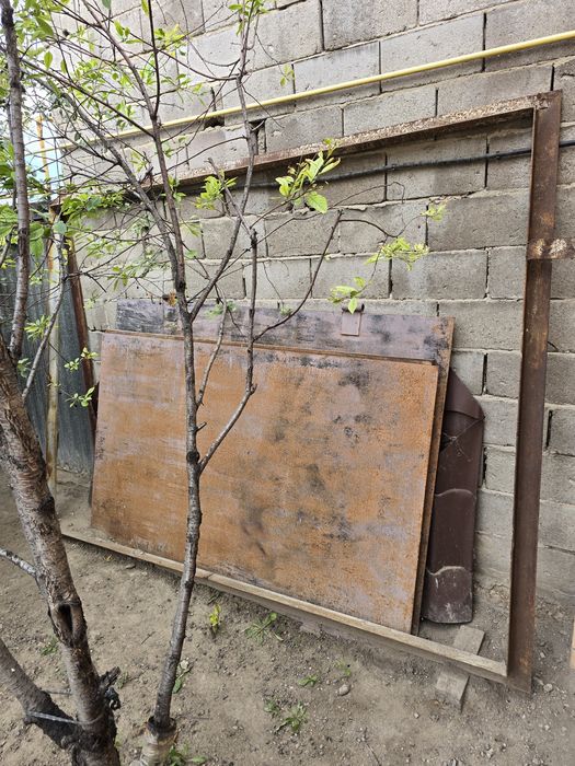Ворота  гаражные с калиткой