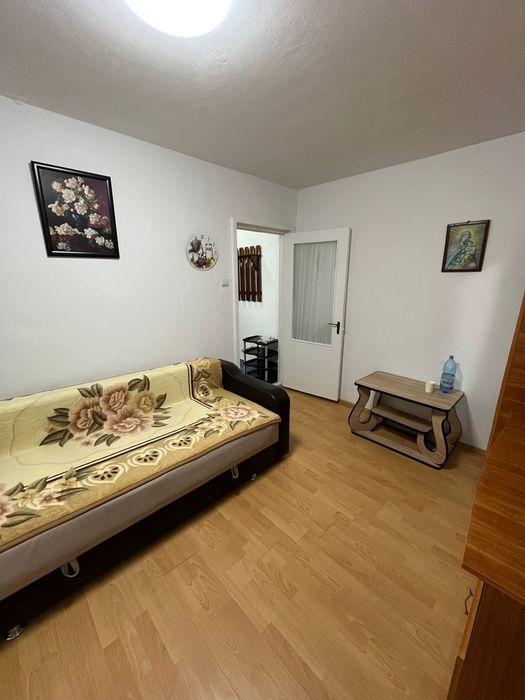 Închiriez apartament