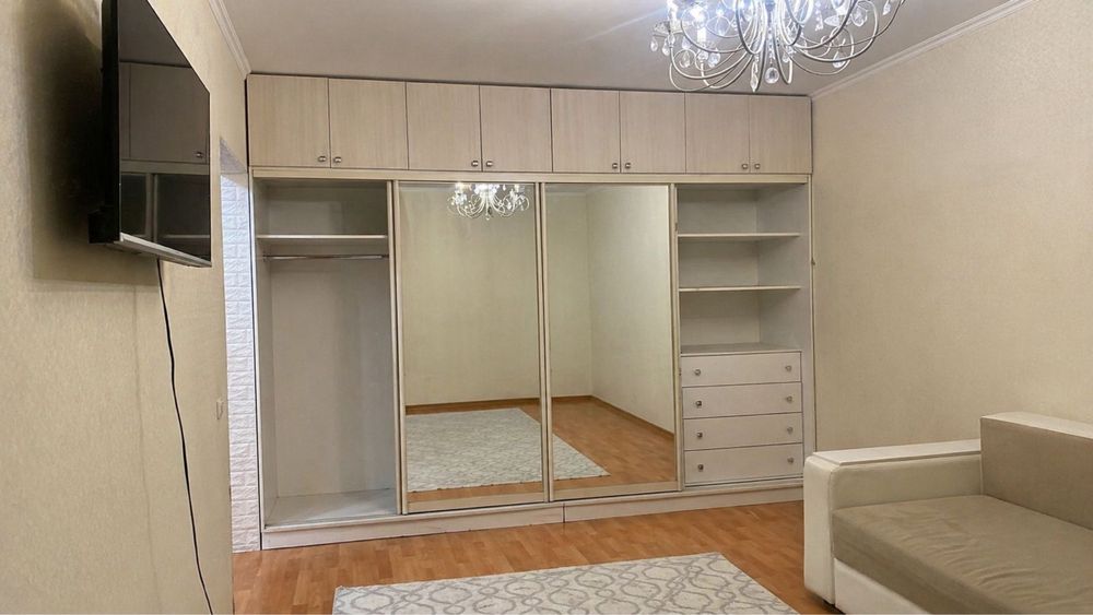 Продам большой шкаф
