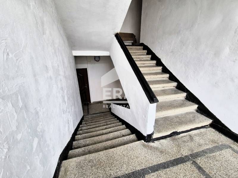 Продава се Двустаен апартамент в Момчилград - 90 кв.м за 589 €/кв.м - Снимка #1