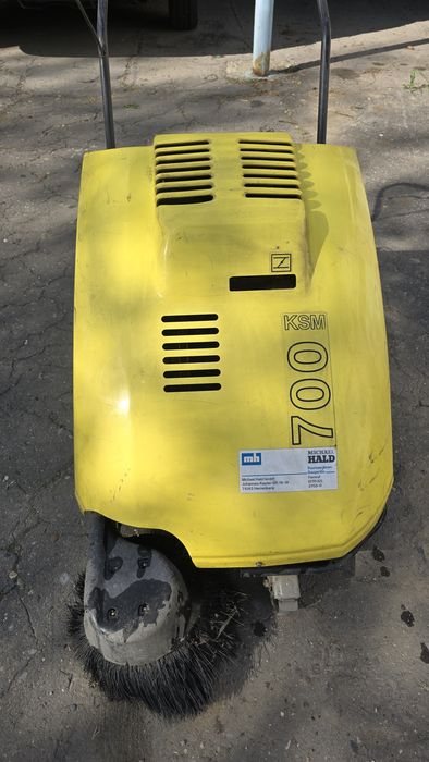 Vând aspirator de curte Karcher  KSM 700 B 2004