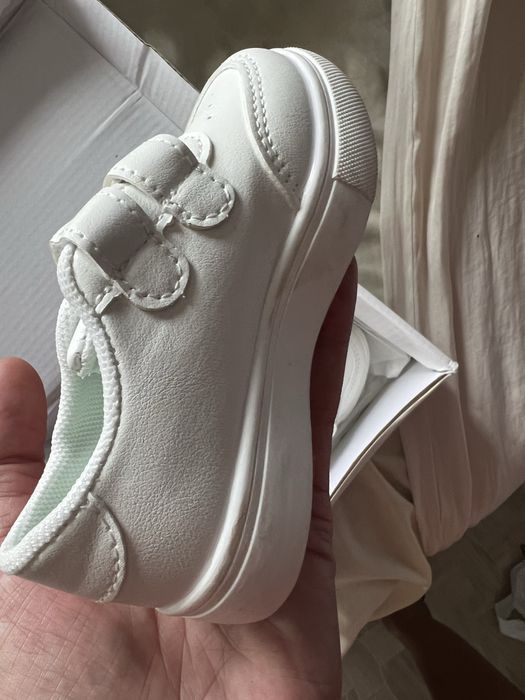 Продам детские кроссовки