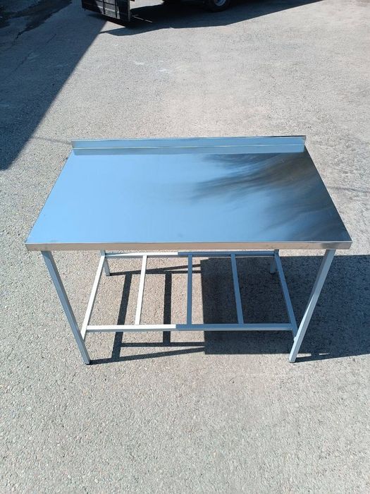 Стол производственный из нержавейки с металлическим каркасом и двойной