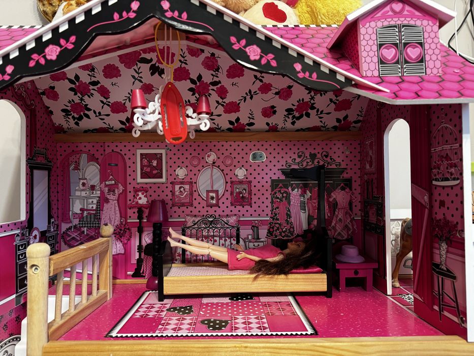 Casa de papusi din lemn
