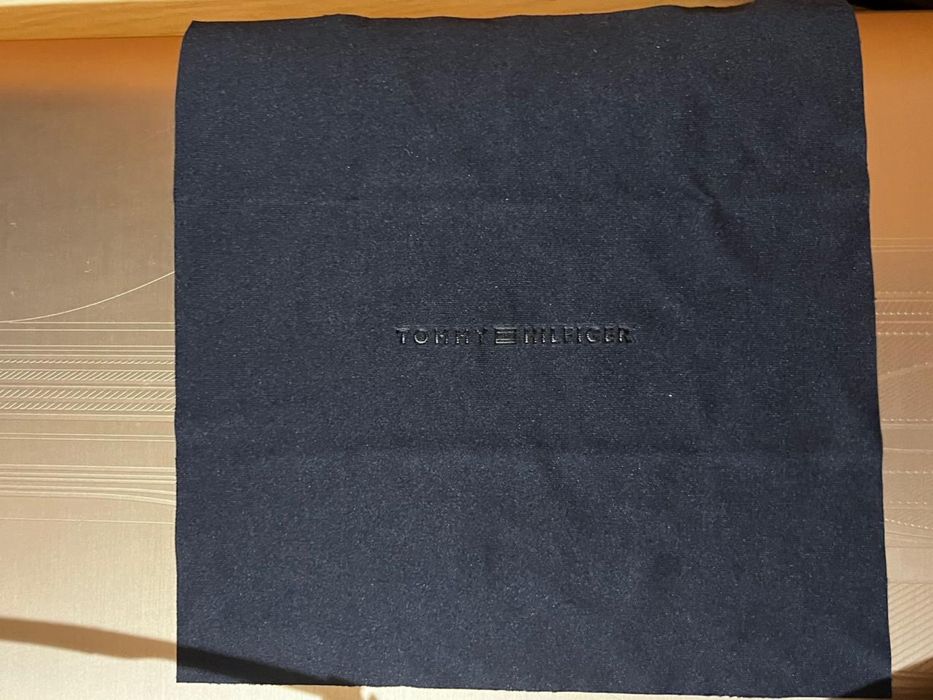 Очки Tommy Hilfiger