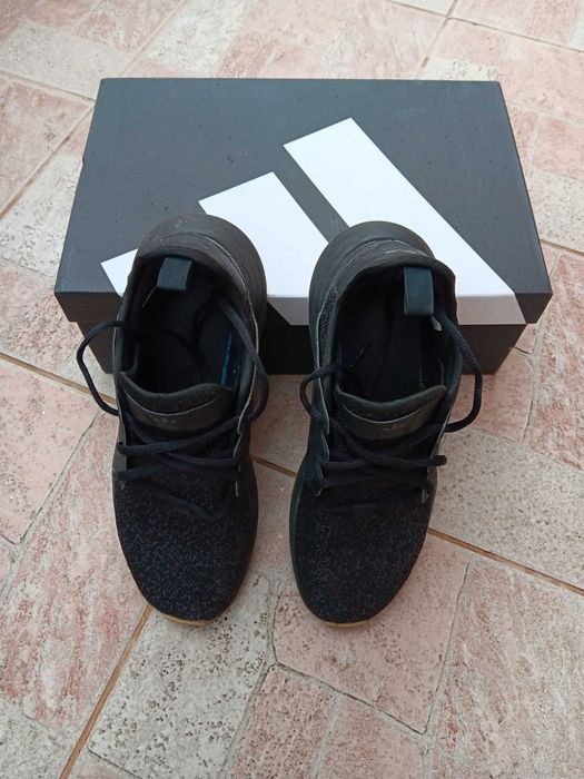 Маратонки    Адидас