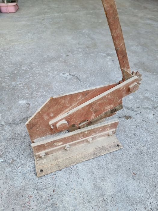 Рычажные ножницы для металла