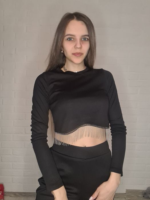 Продам новые костюмы