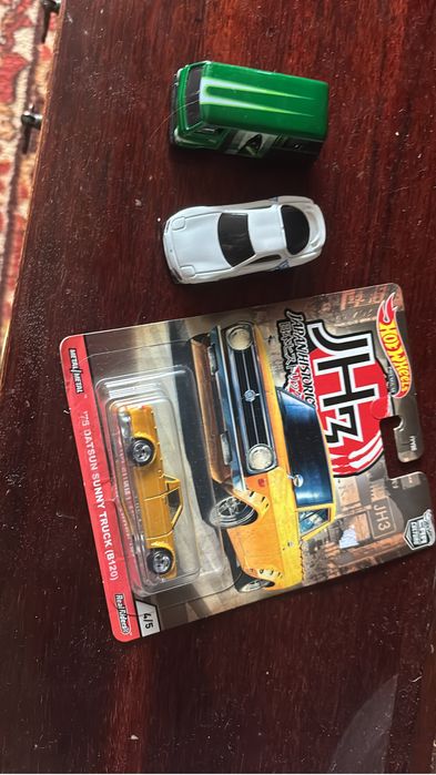 Продам машинки hotwheells