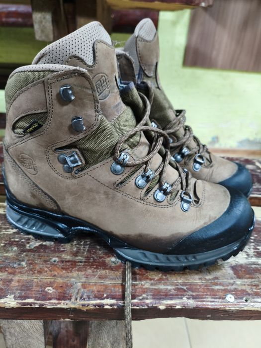Трекинговая ботинка