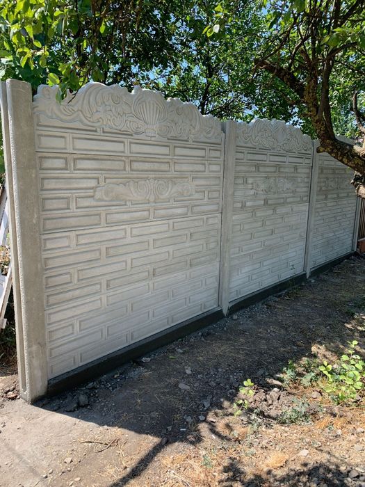 Vand si execut garduri din placi de beton