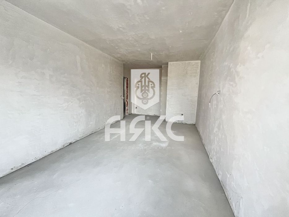 Тристаен апартамент в Центъра