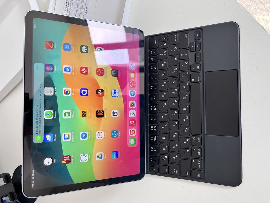 Продаётся iPad Air + Клавиатура
