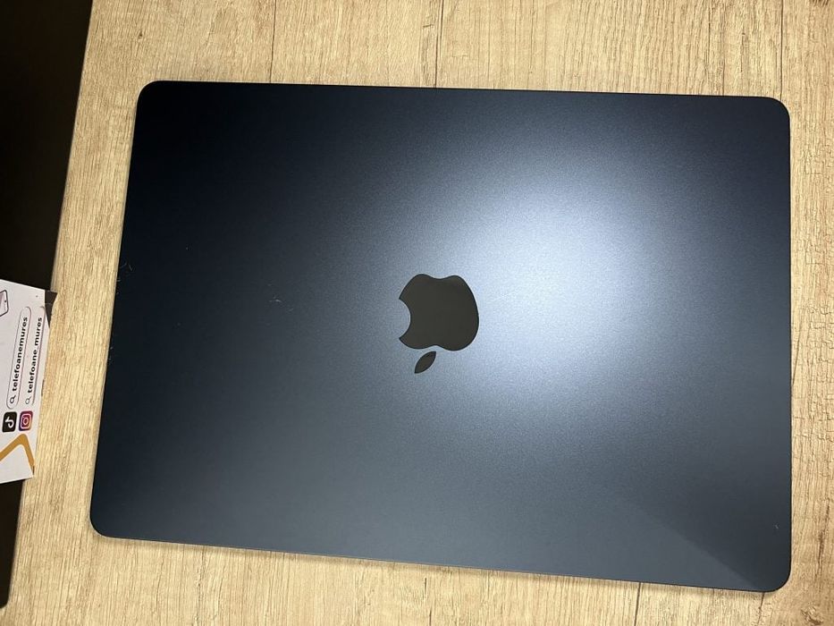 MacBook Air 14" M3 256Gb Midnight Second-Hand 2 ani garanție, Telefoan
