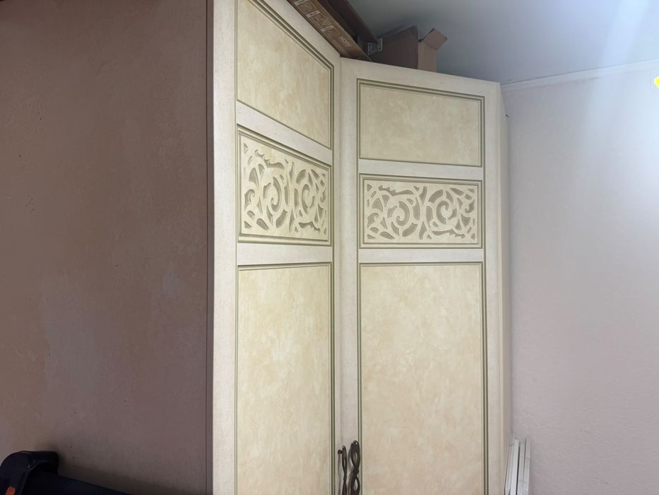 продам угловой шифонер