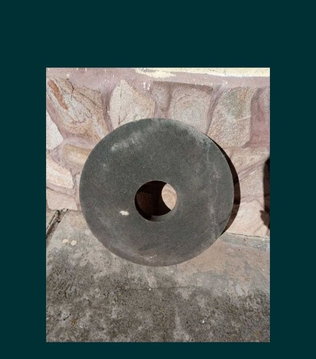 Стари инструменти - чукуве, клещи, пили,скоби, секачи, мрамор...