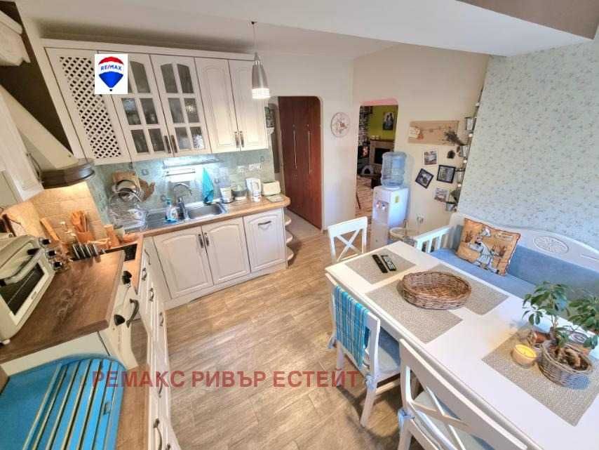 Продава се Тристаен апартамент в Русе, Възраждане - 97 кв.м за 2042 €/кв.м - Снимка #6