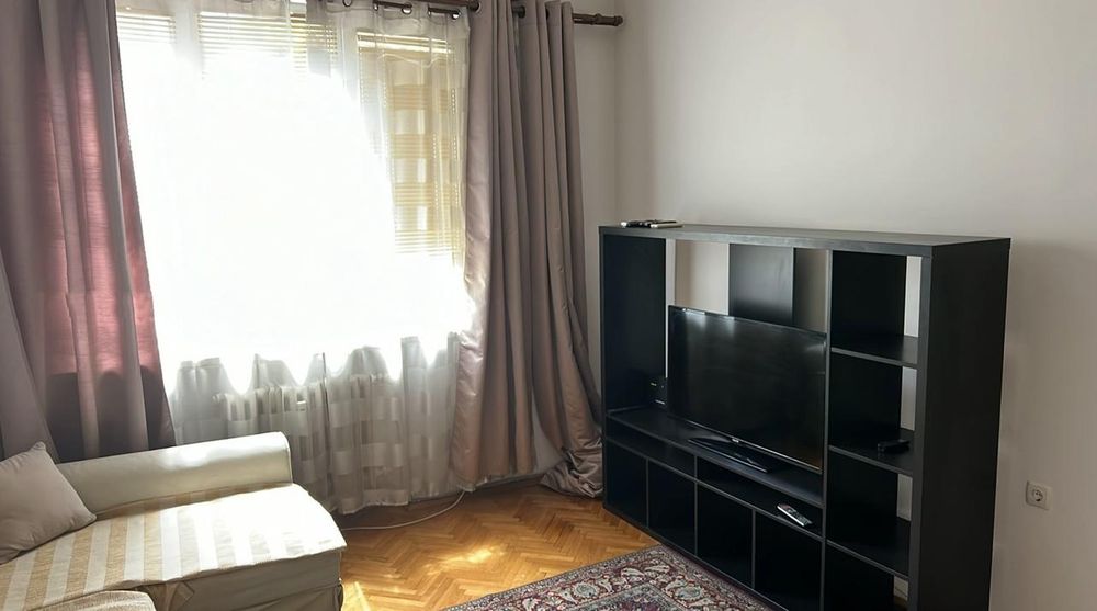Дава се под наем Двустаен апартамент в София, Център - 83 кв.м за 820 € - Снимка #1