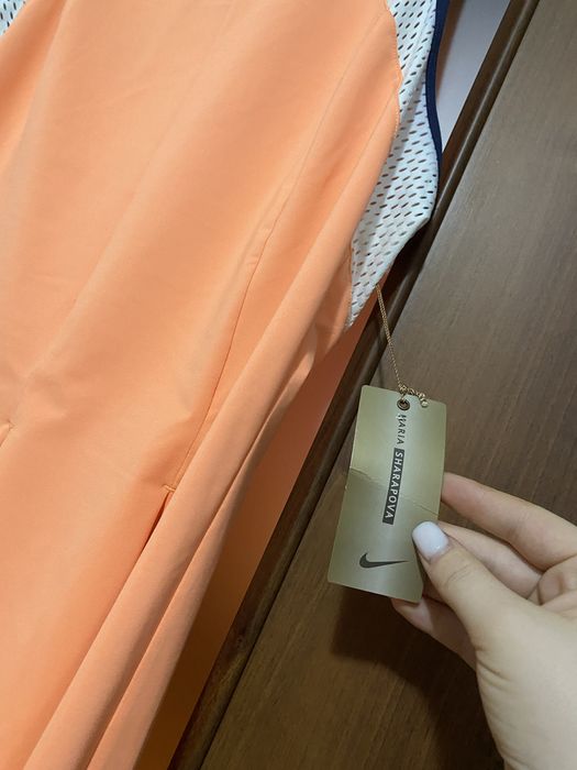 Vând rochiță sport