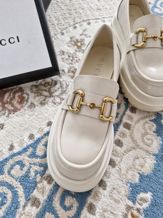 Продам женскую обувь