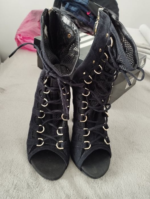 Летни боти на ток