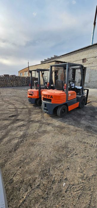 Вилочный погрузчик (кара)