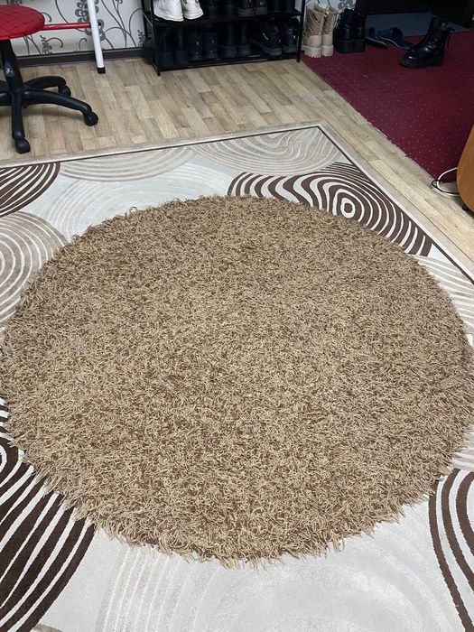 Продам круглый ковер травка .