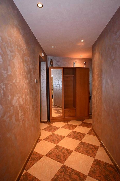 Четиристаен апартамент в гр. Перник център - с ремонт и обзавеждане