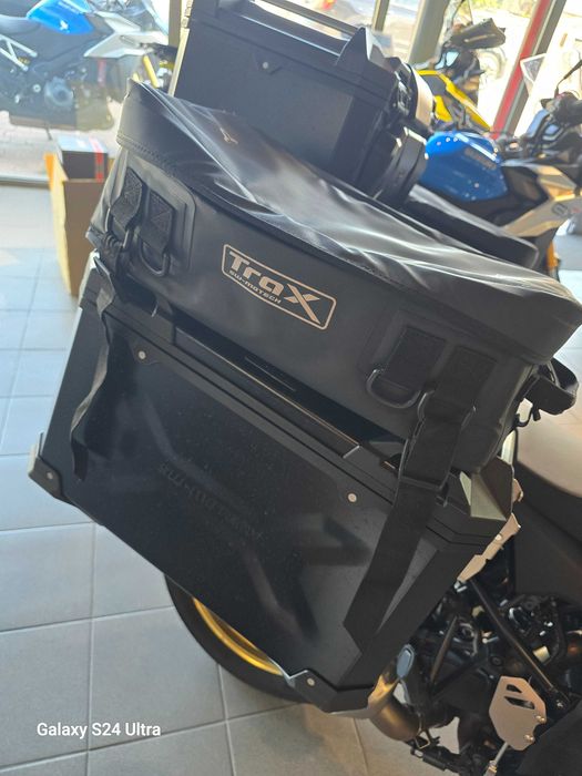 SUZUKI DL1050XT an 2021 4800 KM full accesorizat