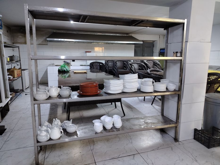 Ошхона учун столлар стелажлар сотилади