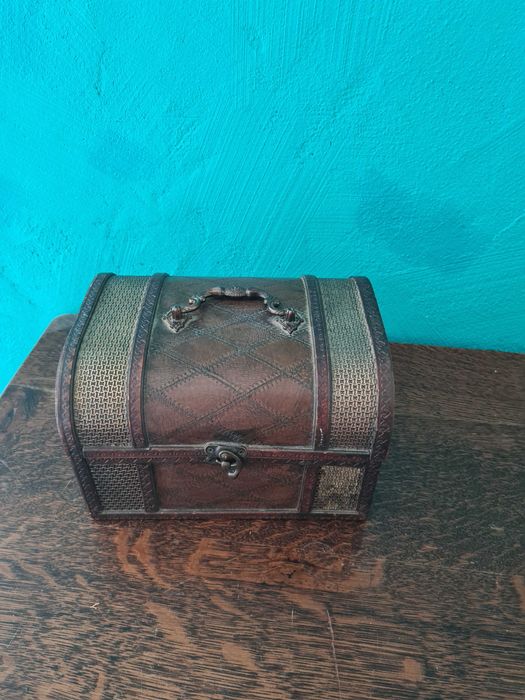 Дървена кутия за бижута