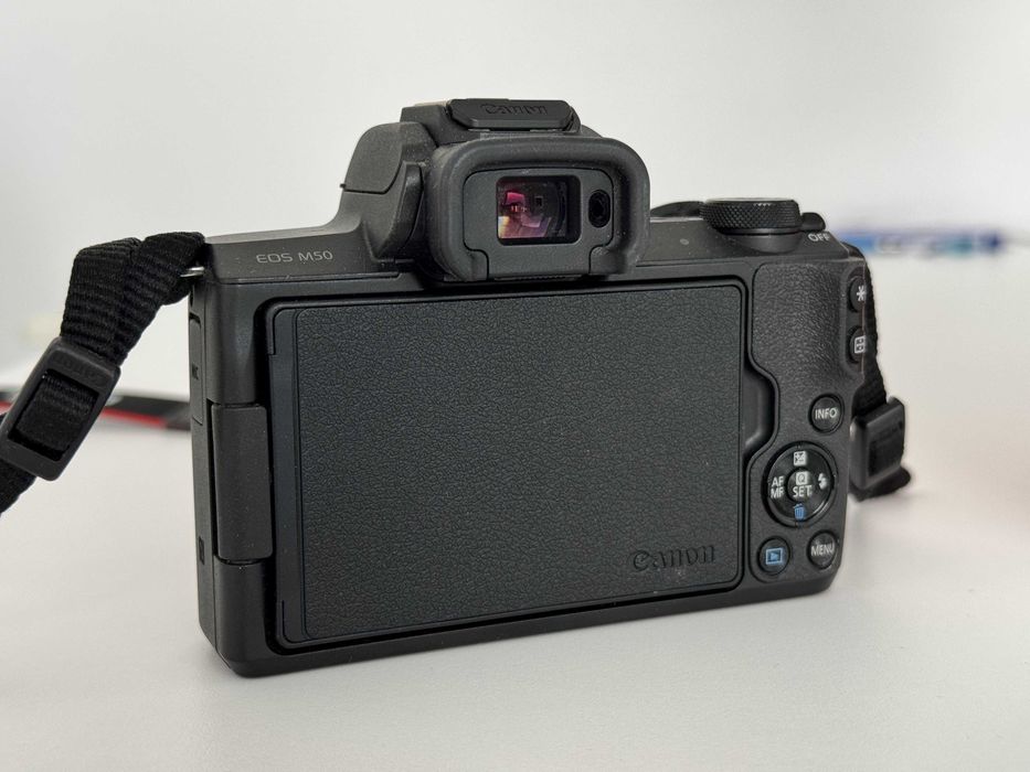 Canon EOS M50 + obiectiv EF-M 15-45mm IS STM — kit complet, la cutie.