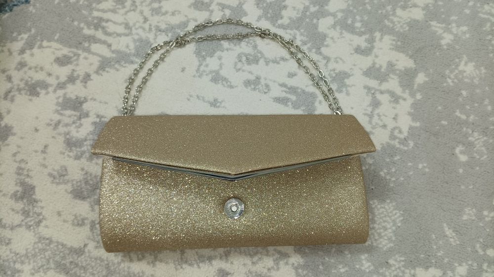 Ayollar klatchi sotiladi