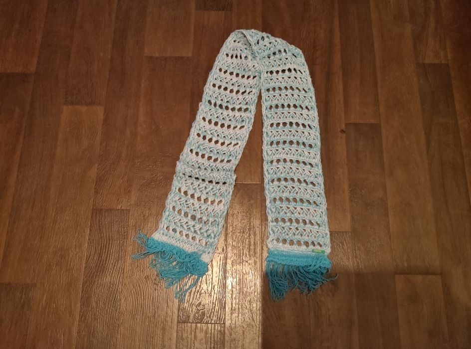 Шал BENETTON                  .