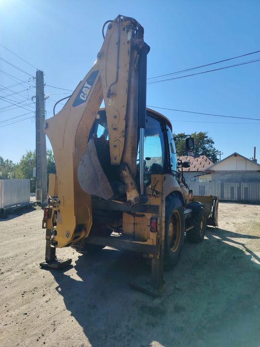 Vând buldoexcavator Caterpillar
