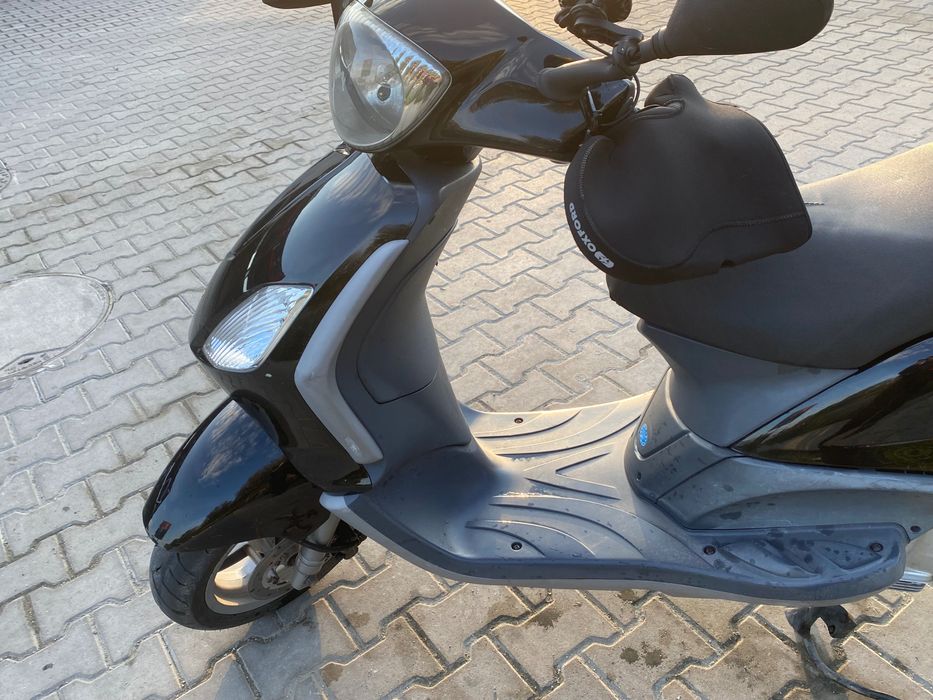 Скутер Piaggio Fly 125