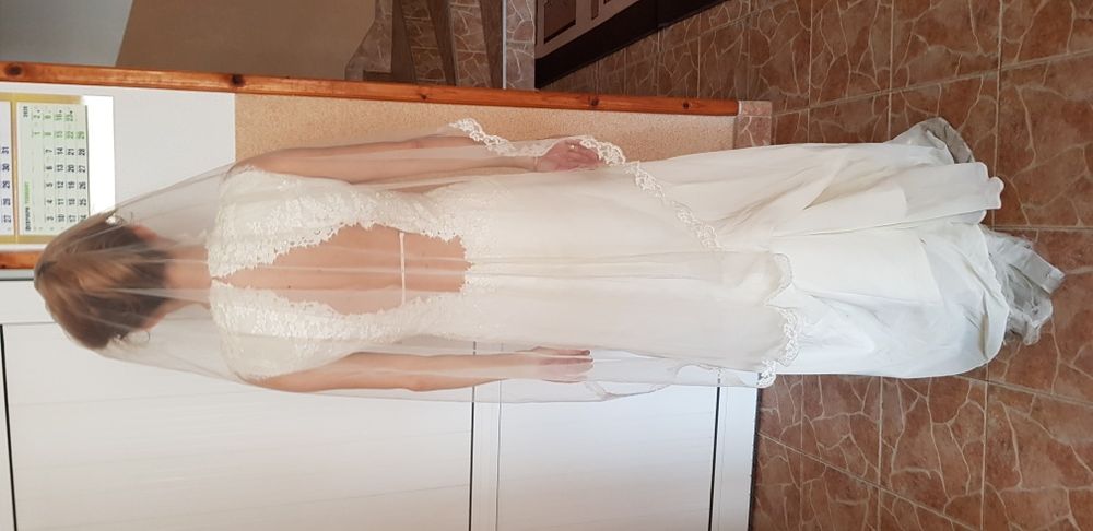 Уникална сватбена рокля с испански воал