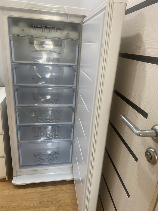 Продам морозильник бирюса, no frost!