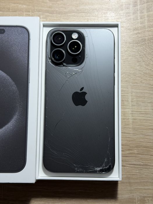 Iphone 15 Pro Max, 512 gb , bat.84% - titanium black, sticla spate fisurata