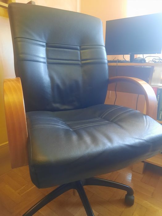 Офис стол ORT за ръководители и ценители