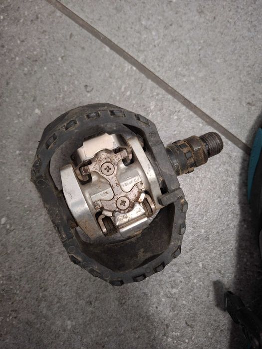 Шпайкове и автоматични педали Shimano