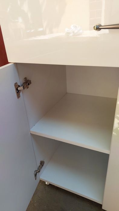 Comoda din pal cu usi si sertar MDF