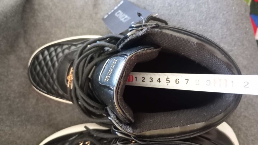 Чисто нови обувки