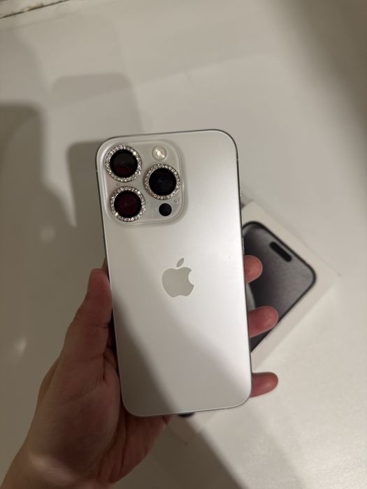 Продам Айфон 15про (белый)