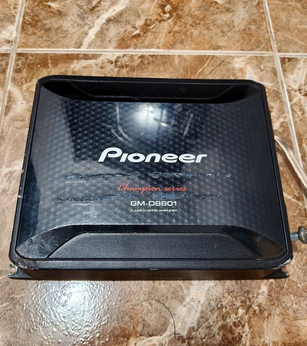 Subwoofer cu statie 1000w rms Hifonics si Pioneer custom