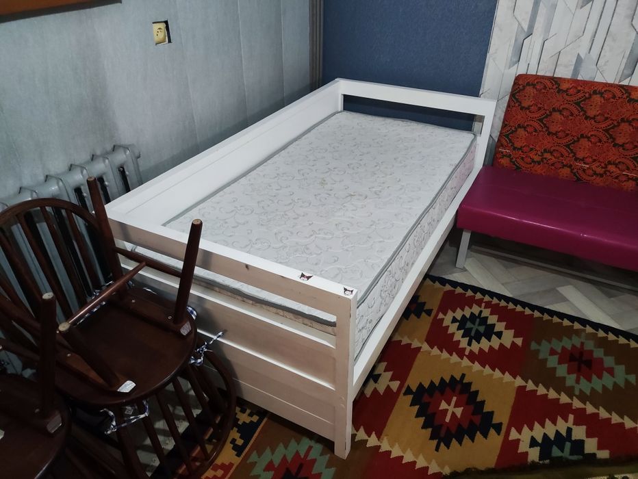 Кровать детская с матрасом