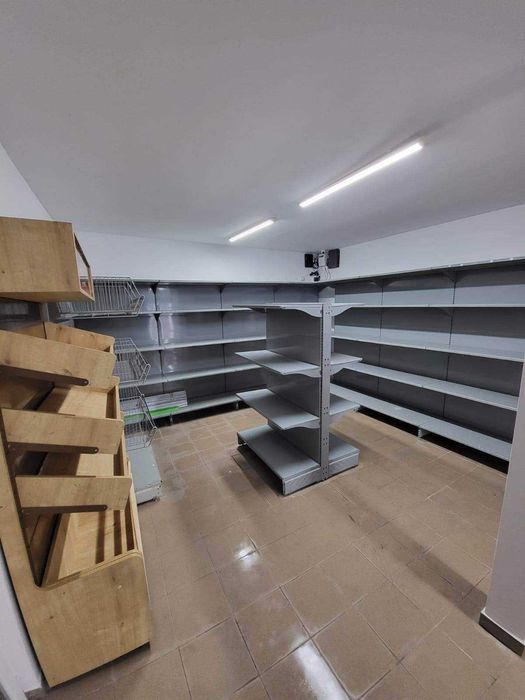Rafturi metalice si produse pentru amenajarea magazinului