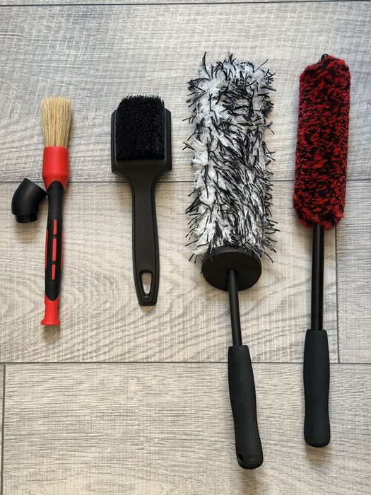 Detailing четки за гуми и джанти