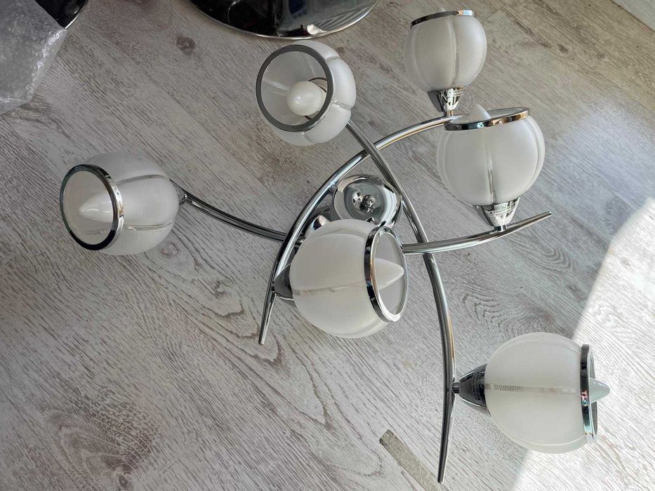 Lustra eleganta, aspect cromat cu 5 spoturi - APROAPE NOUA